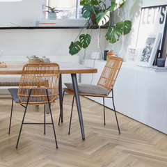 상업 및 주거용 보편적 바닥재